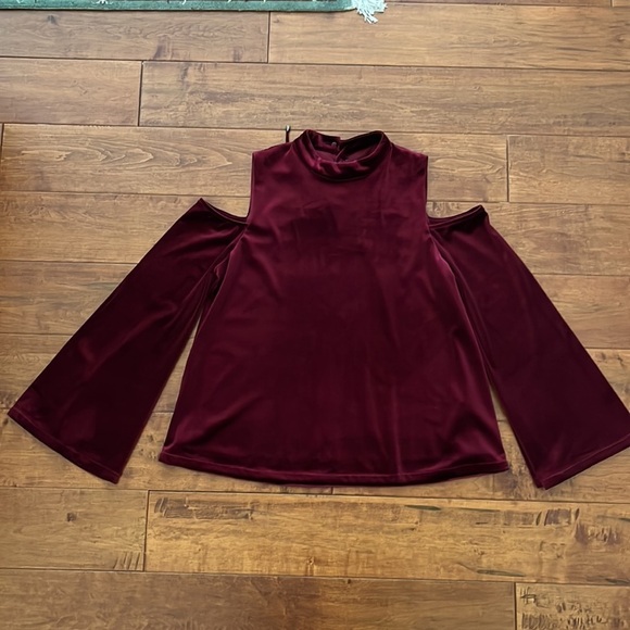 Anthropologie Moon River Burgundy Velvet Cold Shoulder Size S - Picture 3 of 9